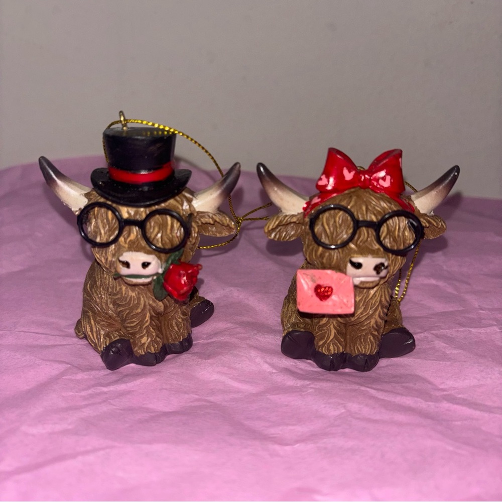 Highland Cow Valentine Ornaments Resin Cow *missing ear*